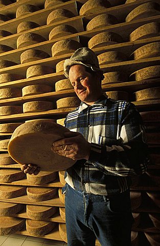 Monte Baldo cheese, Orazio Schelfi cheese maker, Brentonico, Trentino Alto Adige, Italy