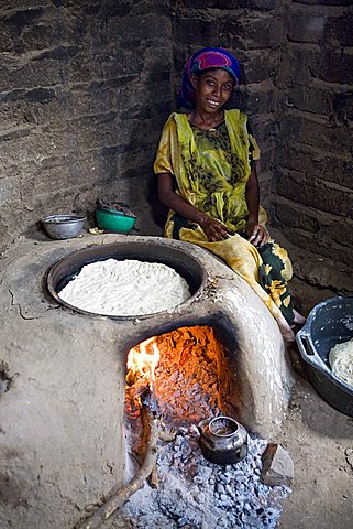 Preparation of khobs, Al Muarras, Yemen, Middle East  