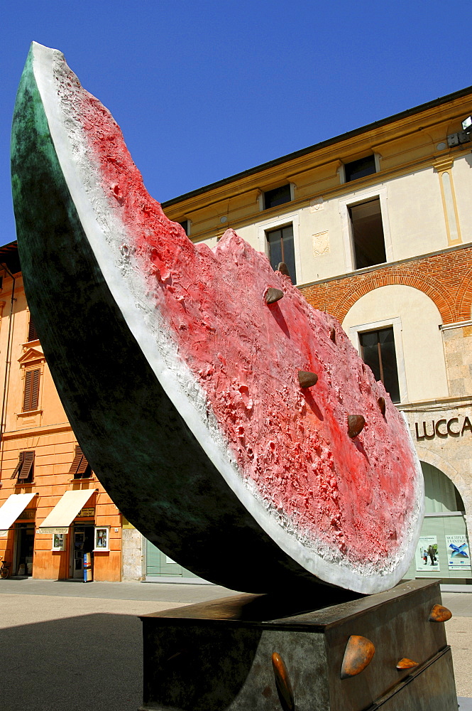 Sculpture, Piazza del Duomo, Pietrasanta, Tuscany, Italy