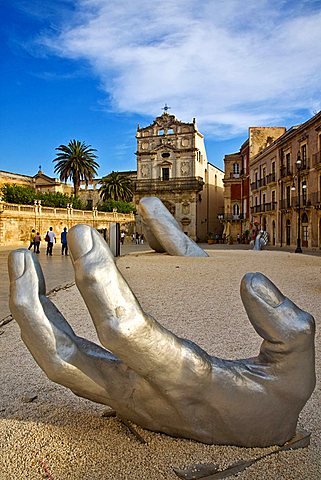 Sculpture, Il Risveglio, artist Seward Johnson, Cathedral square, Siracusa, Sicily, Italy