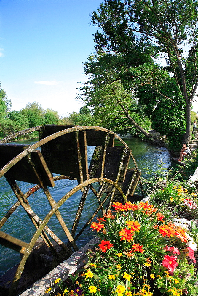 Water mill, L'Isle-sur-la-Sorgue, Provence-Alpes-C¬?te d'Azur, France, Europe