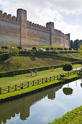 walls, cittadella, italy