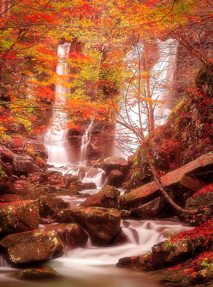 Dardagna Falls in autumn, Lizzano in Belvedere, Emilia-Romagna, Italy, Europe