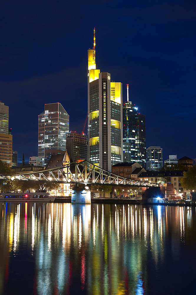 Commerzbank Skysraper and Eiserner Steg, Frankfurt am Mein, Frankfurt, Hesse, Germany, Europe