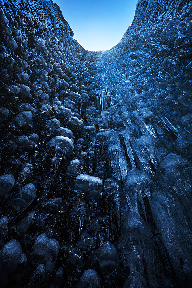 Blue ice caves in Jˆkuls·rlÛn glacier, Iceland, North Atlantic Ocean