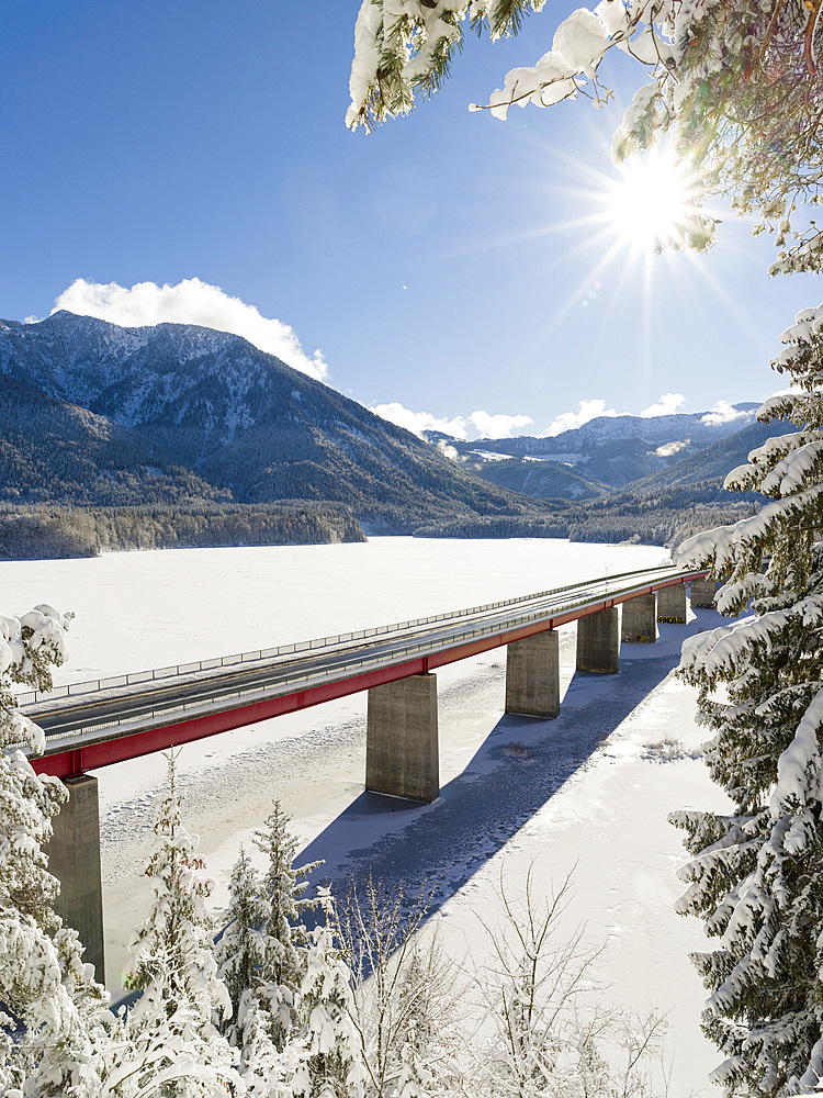 The Faller-Klamm Bridge. Frozen Sylvenstein Reservoir near Bad Toelz in the Isar valley of Karwendel Mountain Range during winter. Germany, Bavaria, Bad Toelz