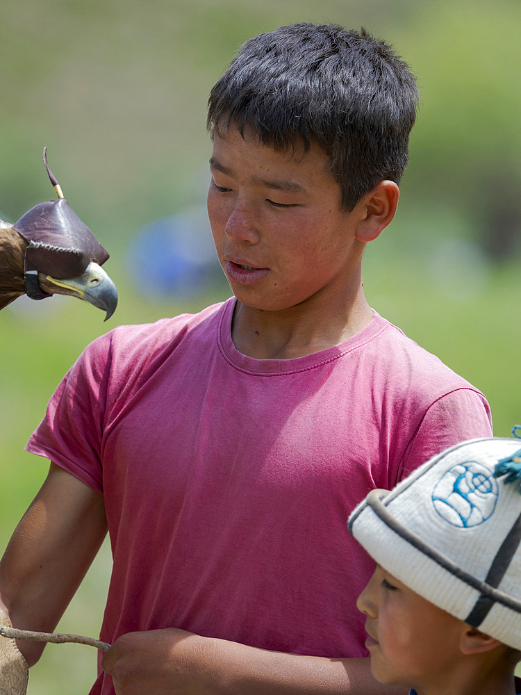 Falconer. Folk Festival commemorating the origin myth the Tien Shan Maral (Tian Shan wapiti), an origin myth of the Kyrgyz tribes. Near Tasch Baschat, Naryn region. Asia, Central Aisa, Kyrgyzstan