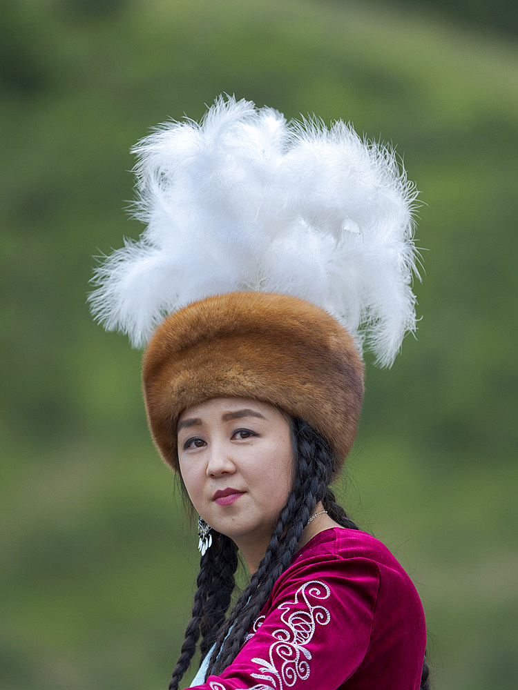 Musican in traditional garb. Folk Festival commemorating the origin myth the Tien Shan Maral (Tian Shan wapiti), an origin myth of the Kyrgyz tribes. Near Tasch Baschat, Naryn region. Asia, Central Aisa, Kyrgyzstan