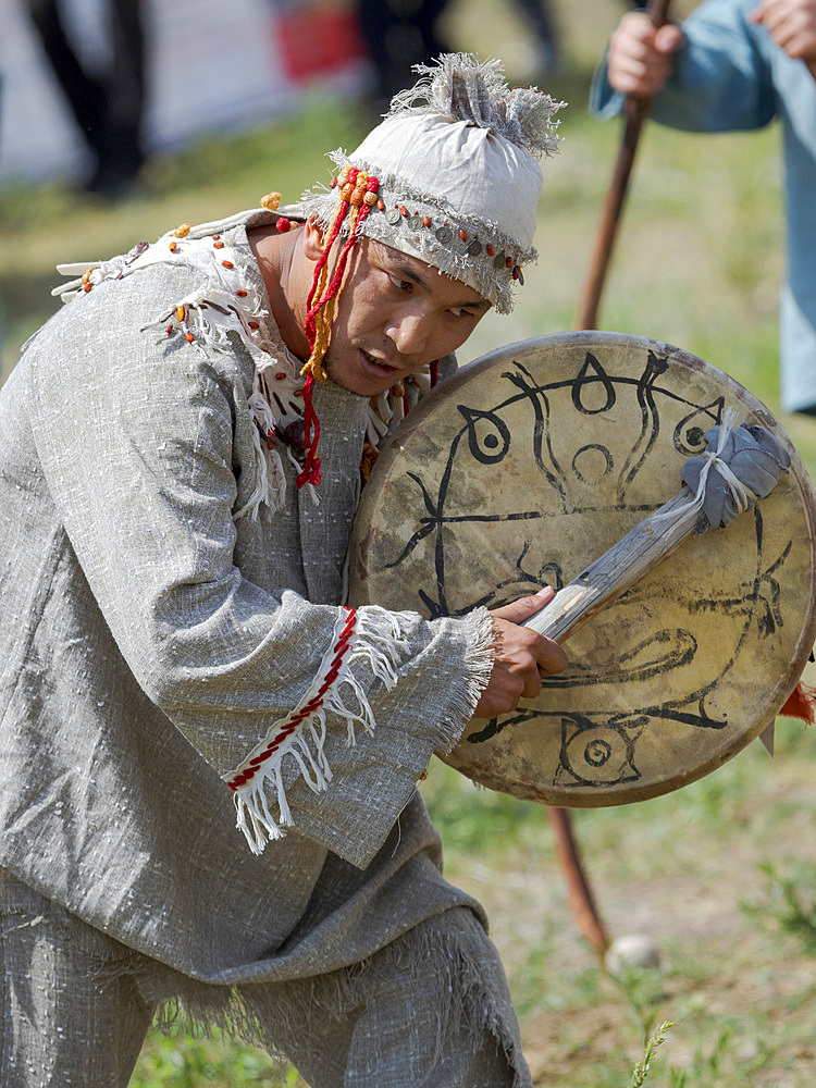 A Shaman recounting the myth. Folk Festival commemorating the origin myth the Tien Shan Maral (Tian Shan wapiti), an origin myth of the Kyrgyz tribes. Near Tasch Baschat, Naryn region. Asia, Central Aisa, Kyrgyzstan