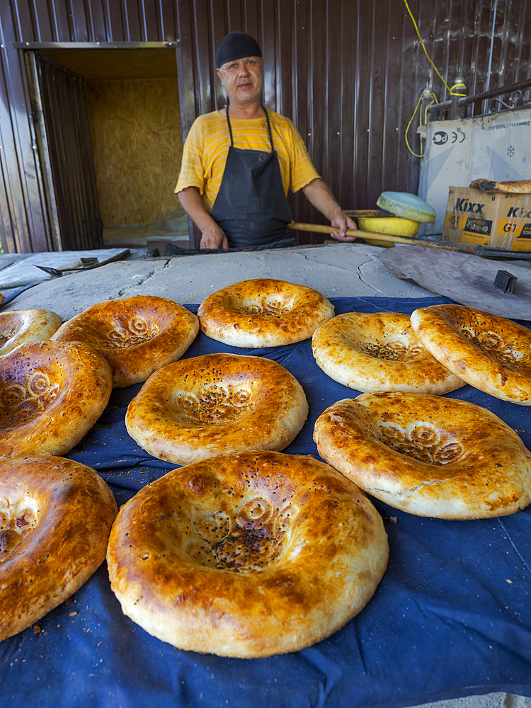 Typical, Traditional bakery making Lepjoschka bread in a clay oven. City Jalal-Abad (Dzhalal-Abad, Djalal-Abat, Jalalabat) in the Fergana Valley close to the border to Uzbekistan. Asia, central Asia, Kyrgyzstan