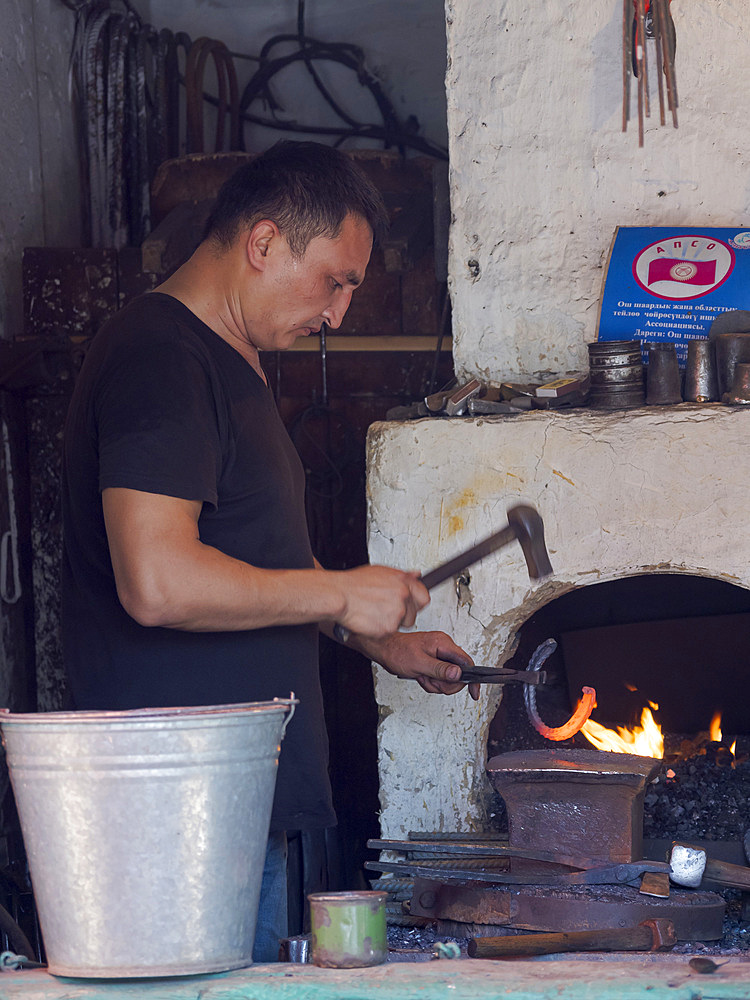 Blacksmiths shops in Jayma Bazaar, one of the greatest traditional markets in central asia. City Osh in the Fergana Valley close to the border to Uzbekistan. Asia, central Asia, Kyrgyzstan