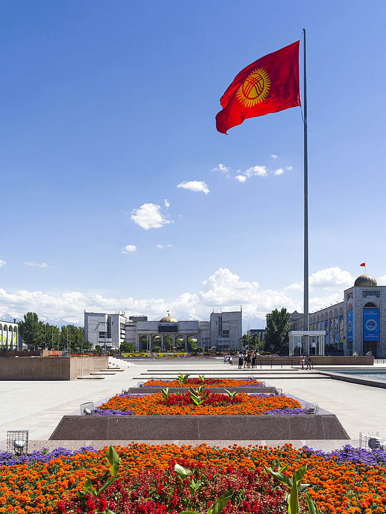 Ala Too square in the city center. The capital Bishkek located in the foothills of Tien Shan. Asia, Central asia, Kyrgyzstan