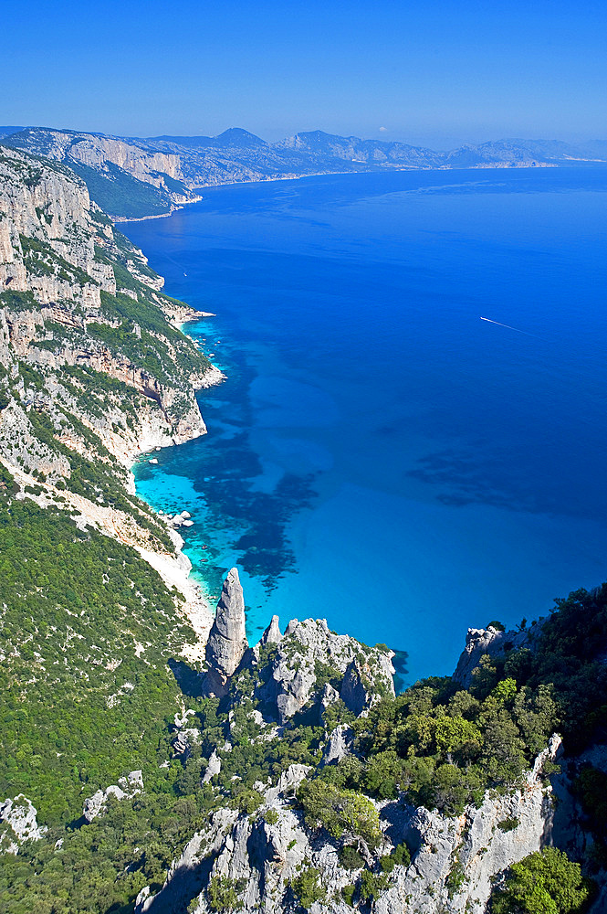 Punta Caroddi e Cala GoloritzŤ, Veduta da Salinas, Baunei, Ogliastra, Golfo di Orosei, Sardinia, Italy