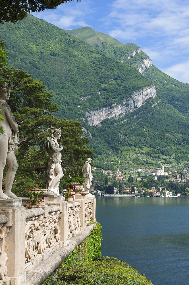 Terrace statues, Villa Barbonella, Lake Como, Italian Lakes, Lombardy, Italy, Europe