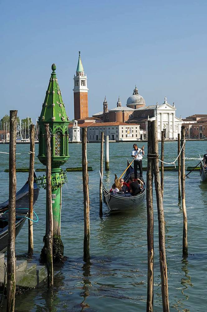 Gondola and Cheisa San Giorgio, Venice, UNESCO World Heritage Site, Veneto, Italy, Europe