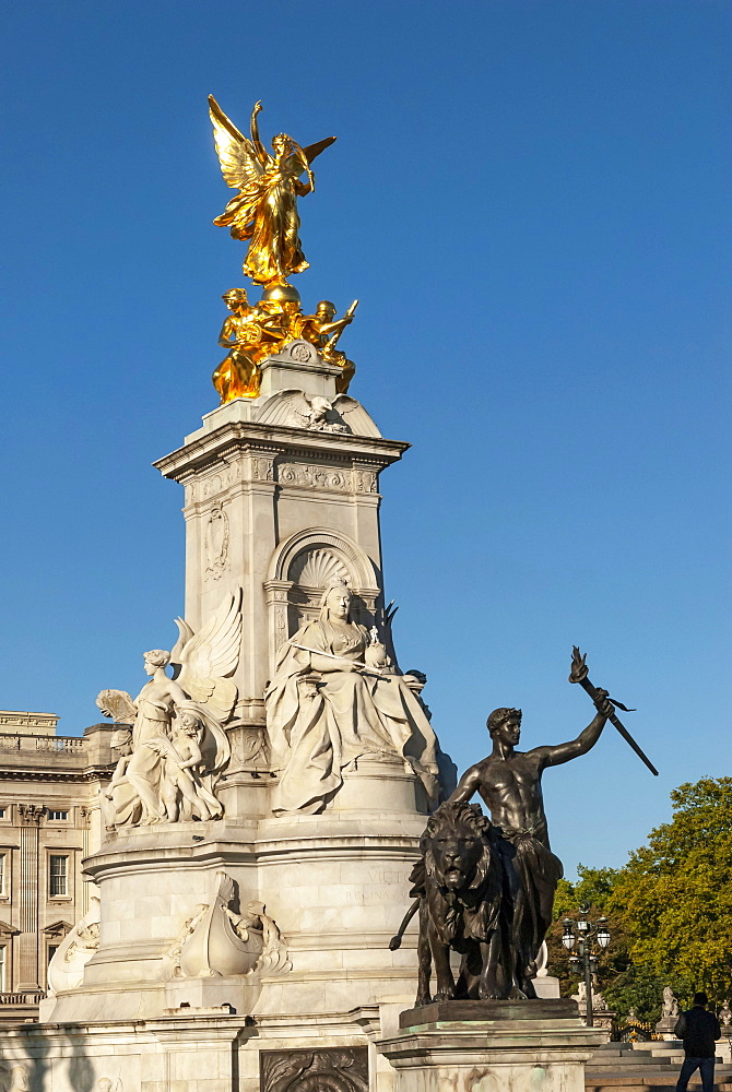 Queen Victoria Monument, Buckingham Palace, The Mall, London, England, United Kingdom, Europe