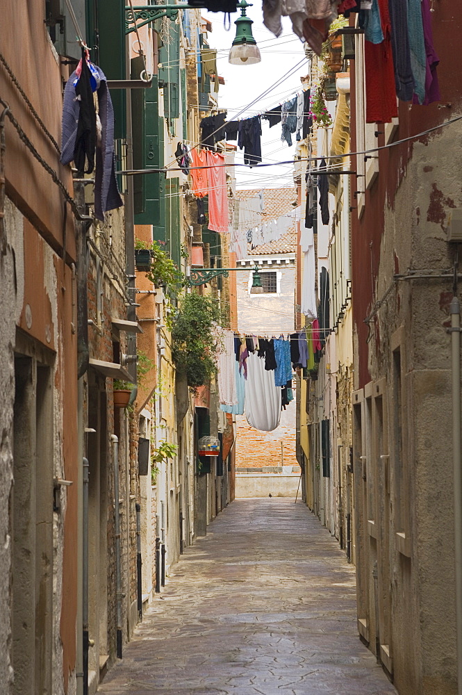 Washing out to dry, back lane off Garibaldi Street, Venice, Veneto, Italy, Europe