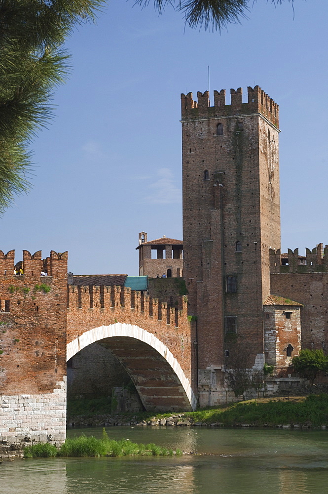 Ponte Scaligero and Tower, River Adige, Verona, UNESCO World Heritage Site, Veneto, Italy, Europe