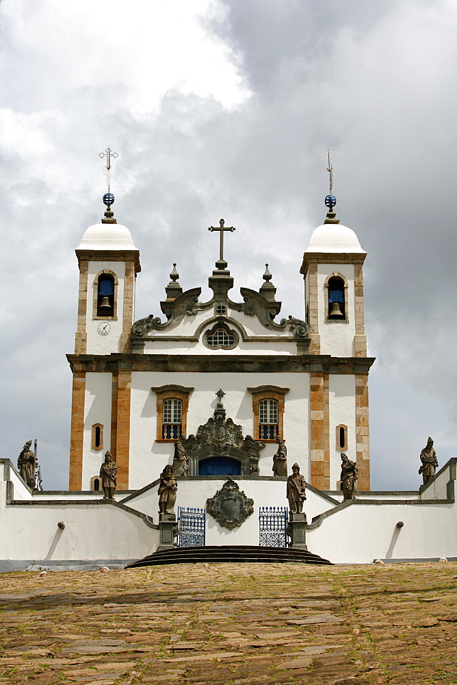 The Basilica do Bom Jesus de Matosinhos, UNESCO World Heritage Site, with statues of the prophets by Aleijadinho, Congonhas, Minas Gerais, Brazil, South America 