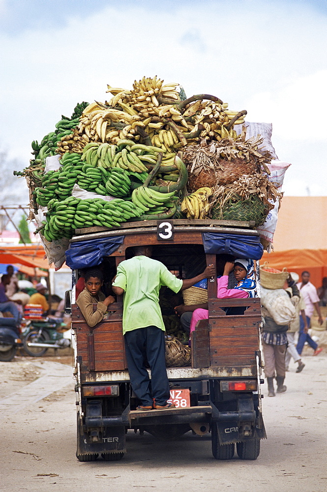 Van loaded with bananas on its roof leaving the market, Stone Town, Zanzibar, Tanzania, East Africa, Africa