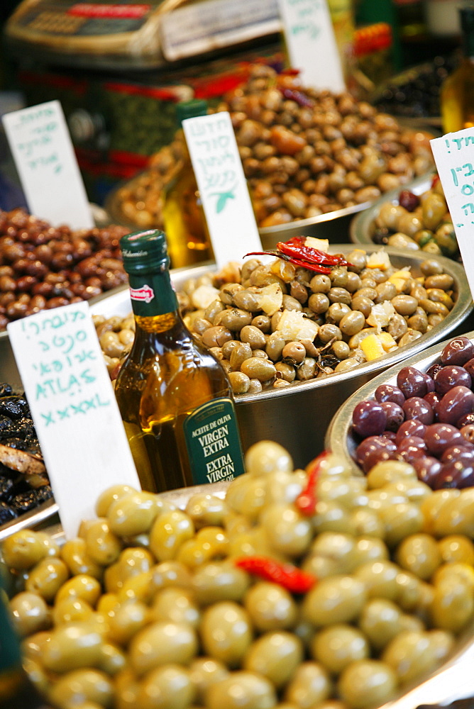 Olives stall, Shuk HaCarmel (Carmel Market), Tel Aviv, Israel, Middle East 