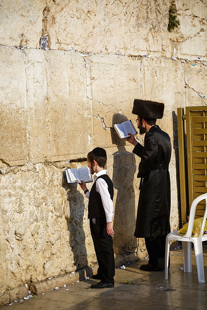 Jewish people praying at the Western Wall (Wailing Wall), Jerusalem, Israel, Middle East