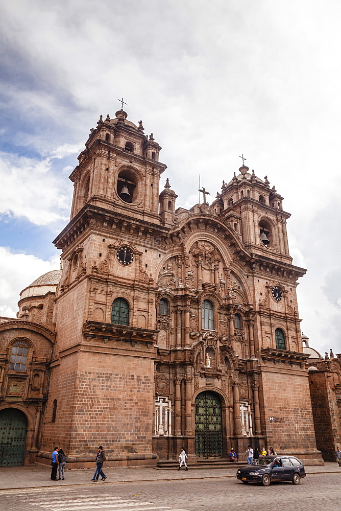 View over Iglesia de la Compania de Jesus church on Plaza de Armas, Cuzco, UNESCO World Heritage Site, Peru, South America 