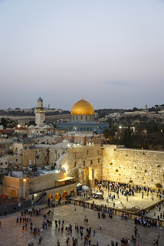 View over the Western Wall (Wailing Wall) and the Dome of the Rock Mosque, UNESCO World Heritage Site, Jerusalem, Israel, Middle East