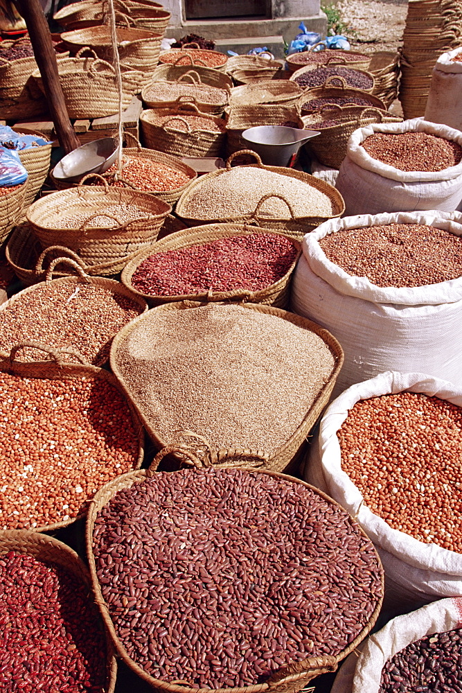 Beans and pulses at the market, Stone Town, island of Zanzibar, Tanzania, East Africa, Africa