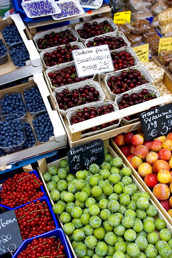 Fruit, vegetable and flower market in the Altstadt (Old Town), Dusseldorf, North Rhine Westphalia, Germany, Europe