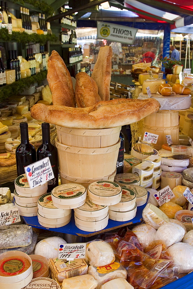 Cheese and bread on food stall at Viktualienmarkt, Munich, Bavaria, Germany, Europe