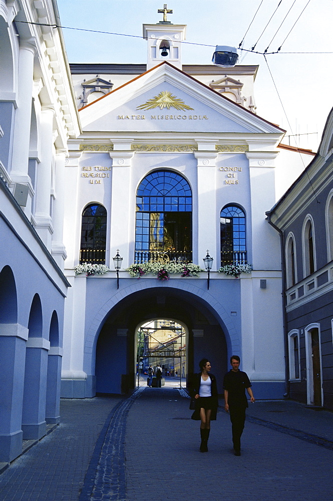 The 16th century Gates of Dawn, at the top of Austros Vartu Gatve, Old Town, Vilnius, Lithuania, Baltic States, Europe