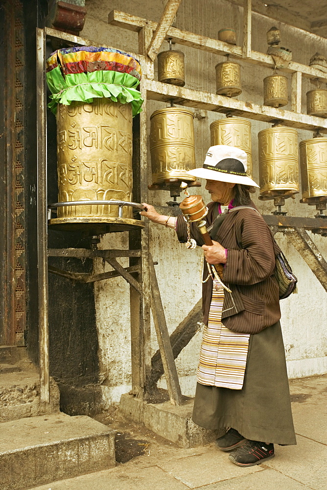 Woman circuits the inner Jokhang temple, walking the circumambulation pathway (Nangkhor), Jokhang temple, Barkhor, Lhasa, Tibet, China, Asia