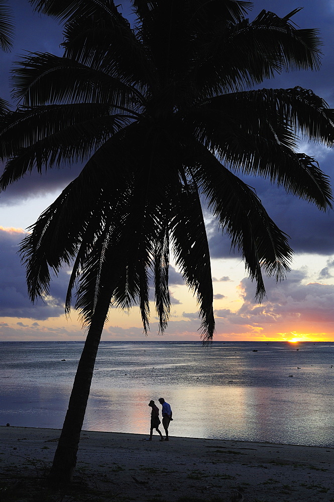 Couple walking on beach, Paradise Cove, Aitutaki, Cook Islands, South Pacific Ocean, Pacific