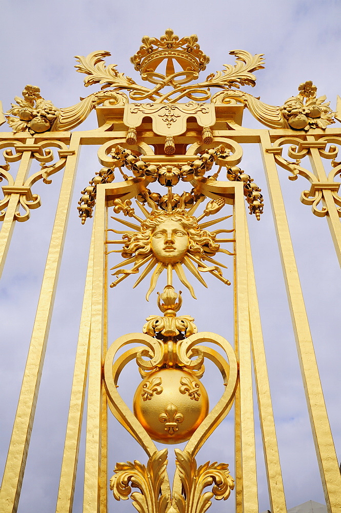 Detail of gate to Royal Courtyard, with image of Louis XIV, Chateau of Versailles, France, Europe