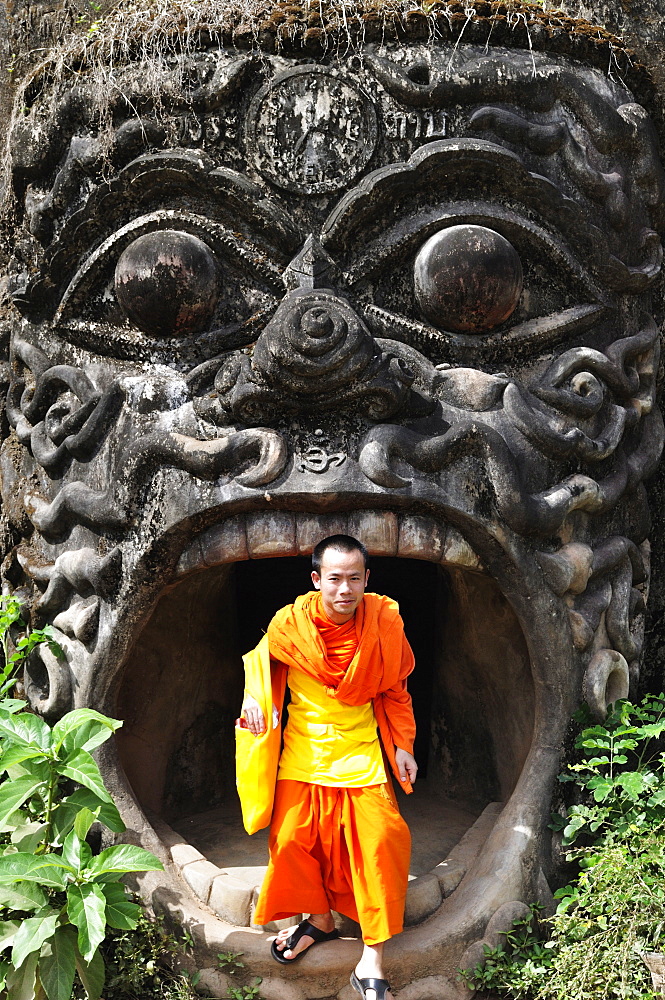 Monk and statue, Xieng Khuan (Buddha Park), Vientiane, Laos, Indochina, Southeast Asia, Asia