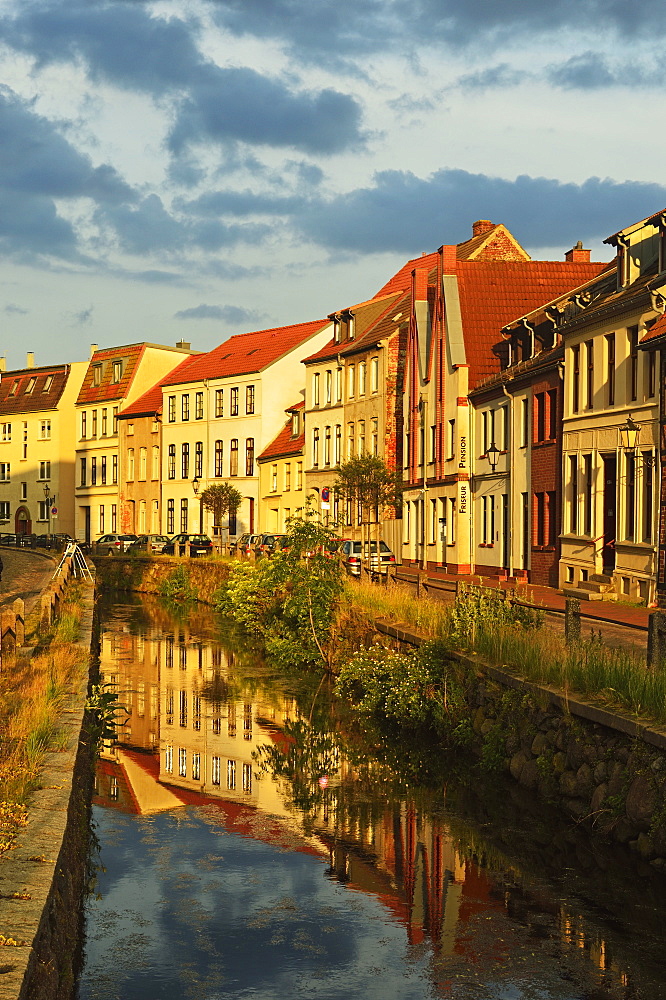 Evening scene in the old town of Wismar, Mecklenburg-Vorpommern, Germany, Baltic Sea, Europe 