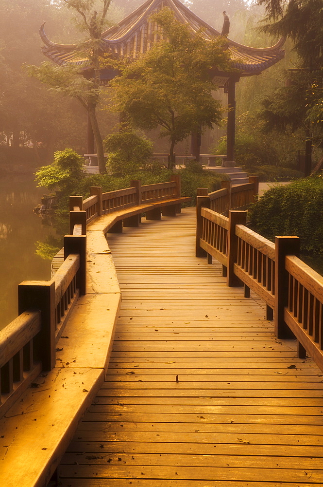 Footpath and pavillon, West Lake, Hangzhou, Zhejiang Province, China, Asia