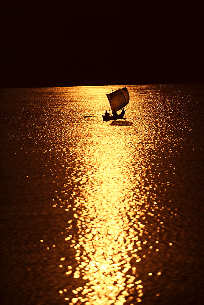 River boat, Irrawaddy (Ayeyarwady) River, Myanmar (Burma), Asia