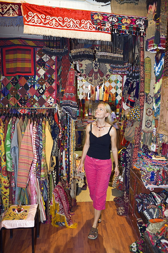 Tourist at Grand Bazaar Kapali Carsi, Istanbul, Turkey