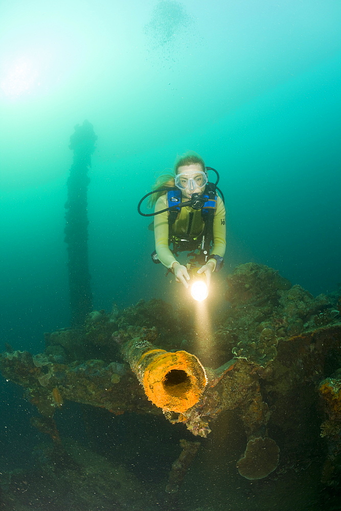 Diver and Gun of Japanese Warship of II World War Helmet Wreck, Micronesia, Palau