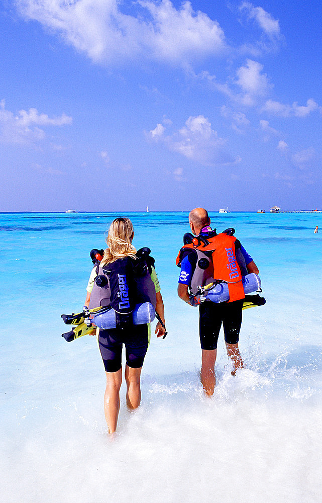 rebreather diver, White Sands, Maldives Island, Indian Ocean, Ari Atoll, White Sands Resort