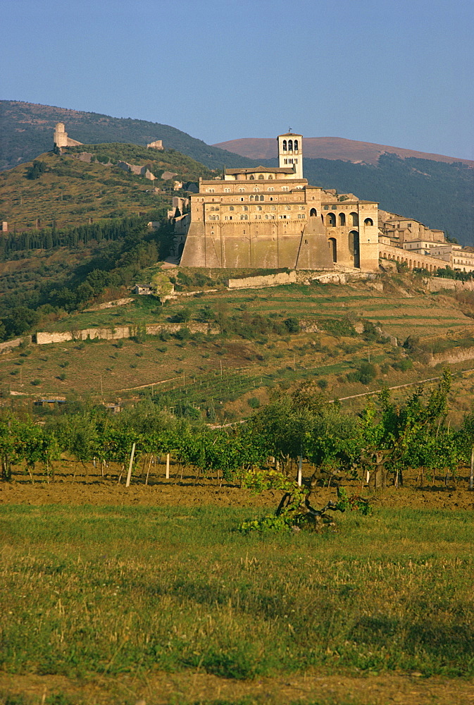 The Basilica of St. Francis of Assisi, UNESCO World Heritage Site, Assisi, in the countryside of Umbria, Italy, Europe