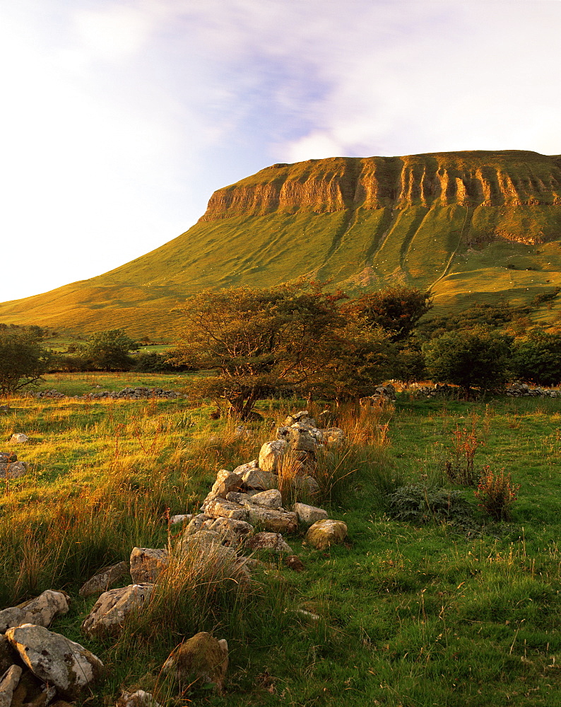 Benbulben at sunset, near Sligo, County Sligo, Connacht, Republic of Ireland (Eire), Europe