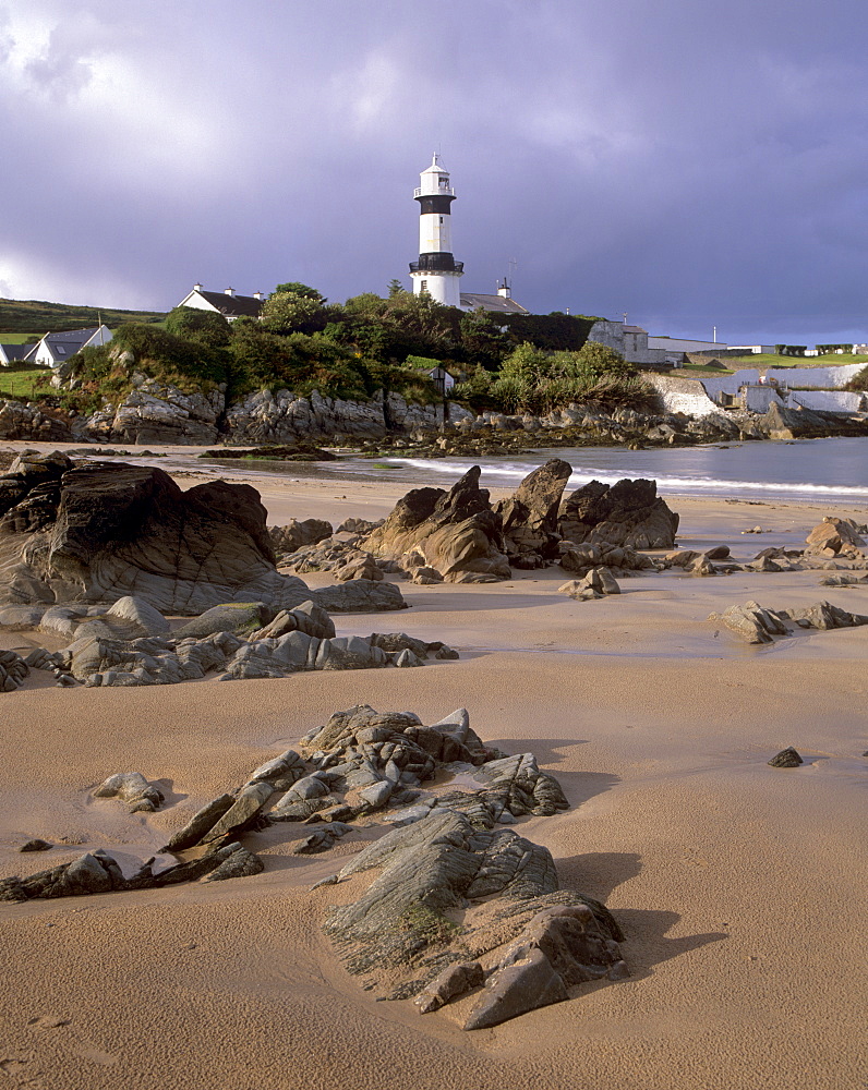 Dunagree Point lighthouse, Inishoven peninsula, County Donegal, Ulster, Republic of Ireland, Europe