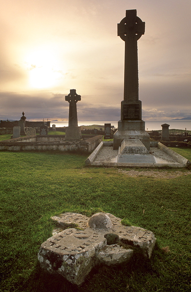 Monument to Flora MacDonald, the young heroine who helped Bonnie Prince Charlie escape the English in 1746, Kilmuir graveyard, Trotternish, Isle of Skye, Inner Hebrides, Highland region, Scotland, United Kingdom, Europe