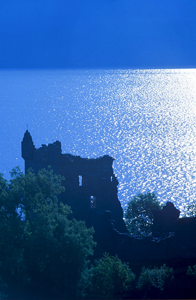 Urquhart Castle, built in the 13th century, on the shores of Loch Ness, Highland region, Scotland, United Kingdom, Europe