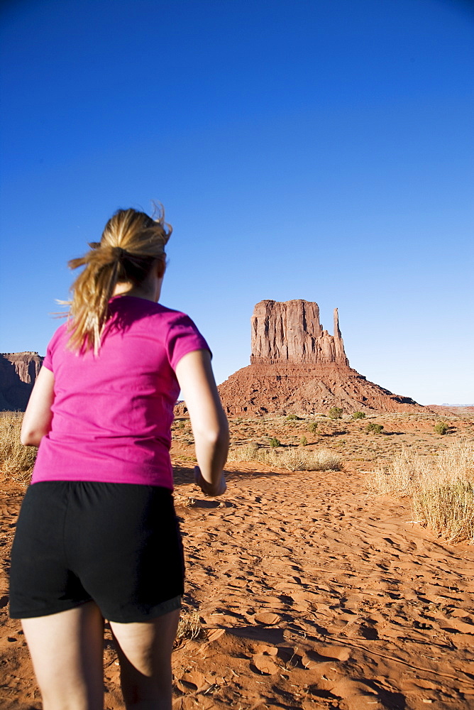 Woman jogging, Monument Valley Navajo Tribal Park, Utah Arizona border, United States of America, North America