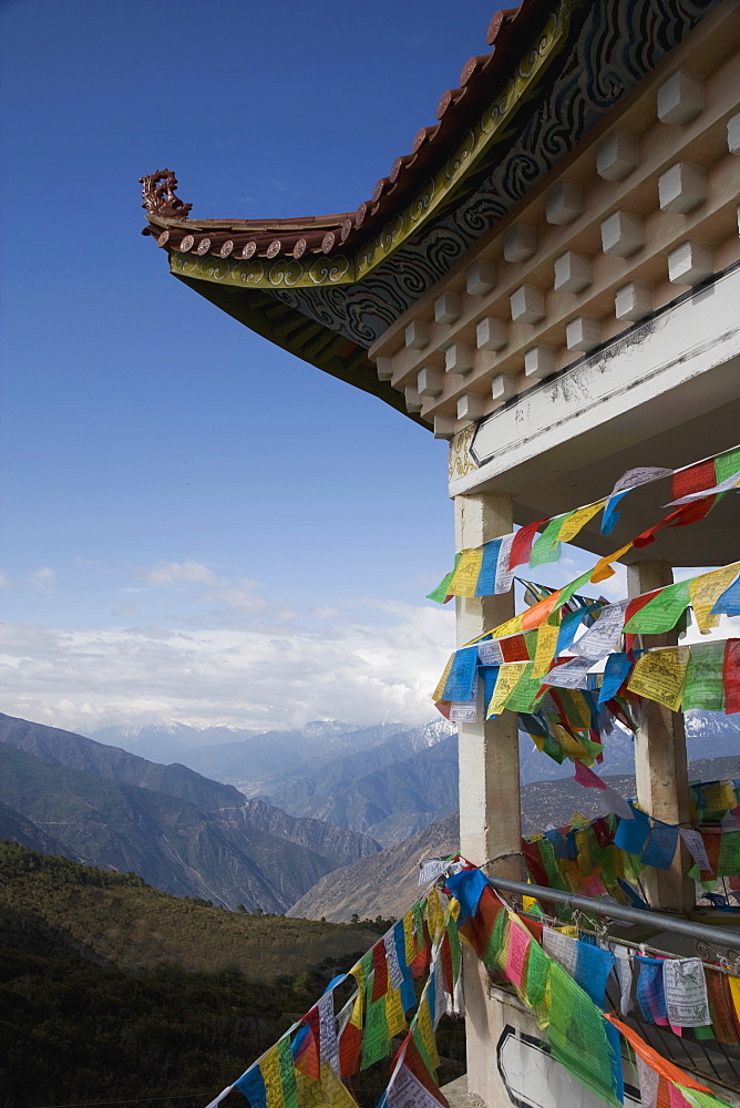 Buddhist stupa and prayer flags, Deqin, called Shangri-La, near the Tibetan Border, Shangri-La region, Yunnan Province, China, Asia