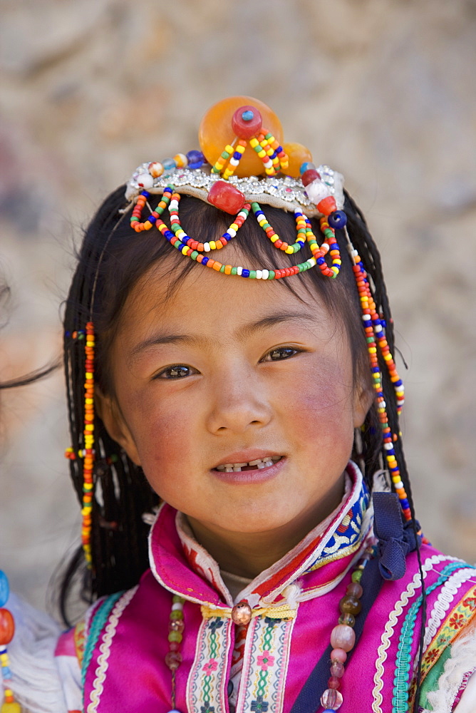 Girl of the Naxi minority people, Shangri-La, formerly Zhongdian, Shangri-La region, Yunnan Province, China, Asia